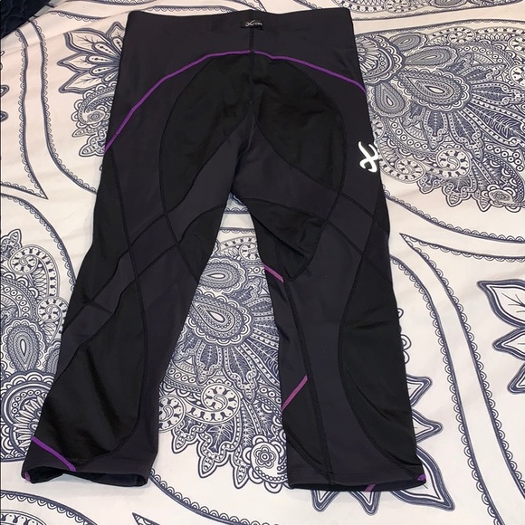 CW-X maximum compression tight Stabilyx crop - Picture 2 of 4